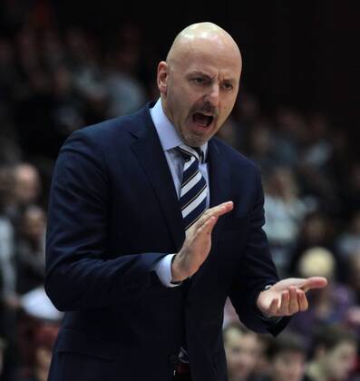 04.01.2015, xvex, Basketball BBL, Eisbären Bremerhaven - Alba Berlin, v.l. Trainer Sasa Obradovic (Alba Berlin)