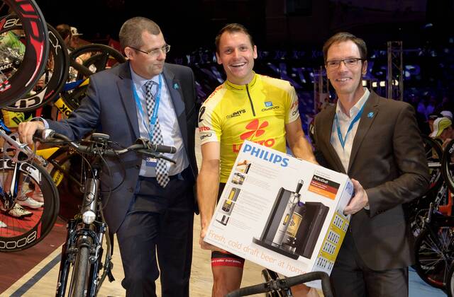 GER, Sixdays Bremen 12.01.2015, ÖVB Arena, Bremen, GER, Sixdays Bremen, im Bild Luke Roberts wird verabschiedet nphxFrisch