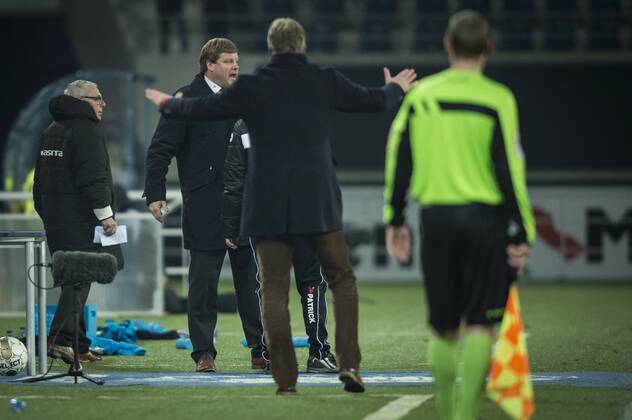 - GENT, BELGIUM: Gent s head coach Hein Vanhaezebrouck and Lokeren s head coach Peter Maes argue during a soccer game between KAA Gent and Sporting Lokeren, the return match in the 1 4th final of the Cofidis Cup, Wednesday 21 January 2015 in Gent. JASPERxJACOBS x04551711x