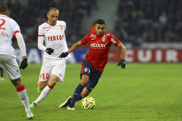 Dimitar Berbatov (Monaco) vs Sofiane Boufal (Lille) FOOTBALL : Lille vs Monaco - Ligue 1 - 24 01 2015 - GwendolineLeGoff Panoramic 