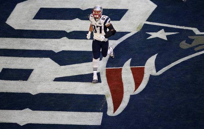 01 February 2015: New England Patriots tight end Rob Gronkowski 87 warms up before the start of Super Bowl XLIX between the Seattle Seahawks and the New England Patriots at University of Phoenix Stadium in Glendale, Az. NFL American Football Herren USA FEB 01 Super Bowl XLIX - Patriots v Seahawks Icon3171502010440 EDITORIAL USE ONLY