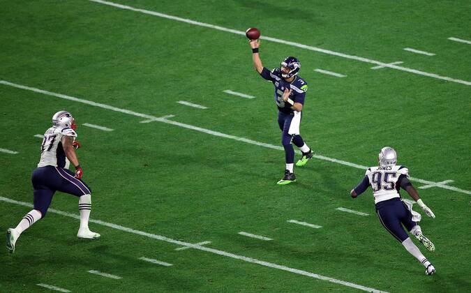 01 February 2015: Seattle Seahawks quarterback Russell Wilson 3 throws a pass during the second half of Super Bowl XLIX between the Seattle Seahawks and the New England Patriots at University of Phoenix Stadium in Glendale, Az. The New England Patriots beat the Seattle Seahawks 28-24. NFL American Football Herren USA FEB 01 Super Bowl XLIX - Patriots v Seahawks Icon3171502012457 EDITORIAL USE ONLY