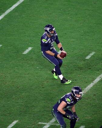 01 February 2015: Seattle Seahawks quarterback Russell Wilson 3 looks to throw during the second half of Super Bowl XLIX between the Seattle Seahawks and the New England Patriots at University of Phoenix Stadium in Glendale, Az. The New England Patriots beat the Seattle Seahawks 28-24. NFL American Football Herren USA FEB 01 Super Bowl XLIX - Patriots v Seahawks Icon3171502012585 EDITORIAL USE ONLY