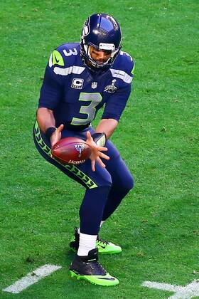 01 FEB 2015: Seattle Seahawks quarterback Russell Wilson (3) during the first quarter of Super Bowl XLIX being played at University of Phoenix Stadium. The New England Patriots defeat the Seattle Seahawks 28-24 in Super Bowl XLIX at University of Phoenix Stadium in Glendale Arizona. NFL American Football Herren USA FEB 01 Super Bowl XLIX - Patriots v Seahawks Icon020115350 EDITORIAL USE ONLY