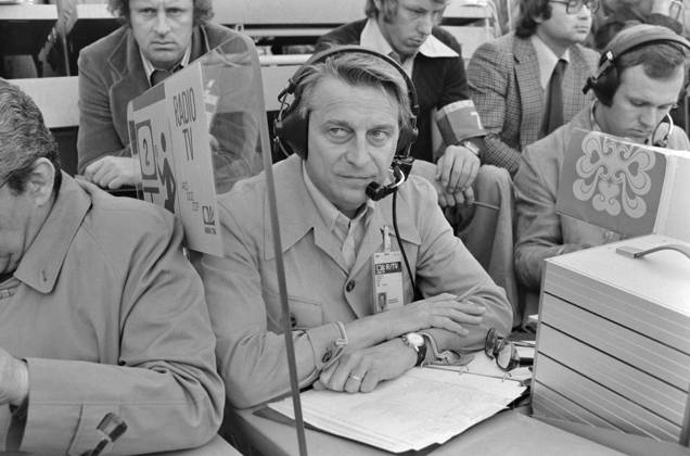 Fussball Weltmeisterschaft 1974 Finale Deutschland - Holland 07.07.1974 ARD Kommentator Rudi Michel auf seinem Reporterplatz. xxNOxMODELxRELEASExx