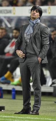 Nationaltrainer Trainer Coach Joachim Jogi Löw (GER) am Spielfeldrand unzufrieden DFB Länderspiel Deutschland gegen Australien Freundschaftsspiel Fußball Herren GER vs AUS Saison 2014 2015 Kaiserslautern Fritz-Walter-Stadion 25.03.2015 DFB Länderspiel Deutschland gegen Australien