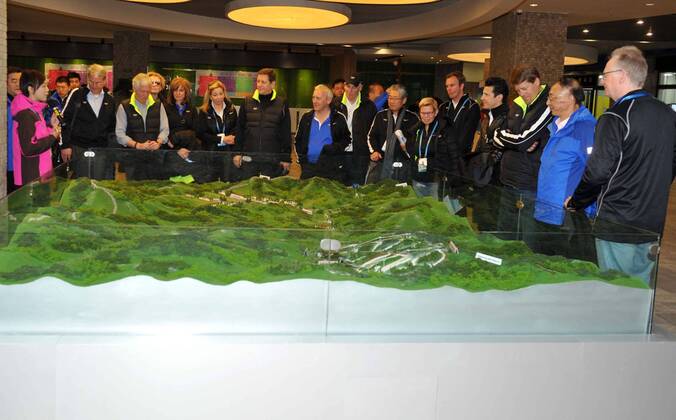 (150326) -- BEIJING, March 26, 2015 -- Members of the 2022 Evaluation Commission of the International Olympic Committee (IOC) inspect the Yunding ski field in Chongli County, north China s Hebei Province, on March 26, 2015. An IOC team was visiting Beijing, capital of China, and Zhangjiakou City of Hebei Province to assess their joint bid to host the 2022 Winter Olympic Games Olympische Spiele Olympia OS Gong Lei) (SP)CHINA-BEIJING-IOC EVALUATION GongxLi