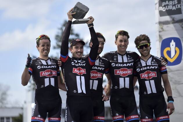 John Degenkolb (Team Giant - Alpecin) avec l equipe CYCLISME : Paris Roubaix - 12 04 2015 Photonews Panoramic 