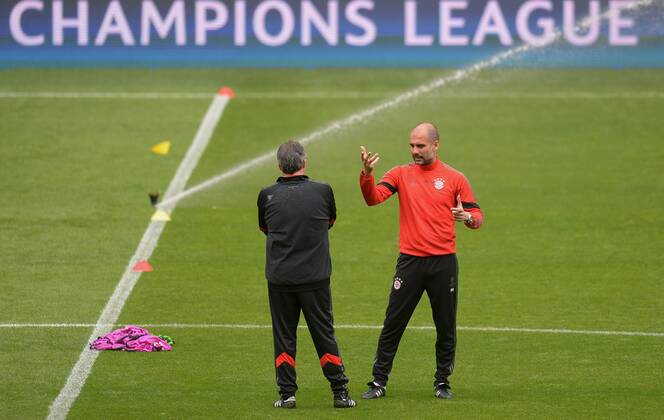 FUSSBALL CHAMPIONS LEAGUE SAISON 2014 2015 VIERTELFINAL HINSPIEL FC Porto - FC Bayern Muenchen 14.03.2015 Abschlusstraining FC Bayern Muenchen im Stadion Dragao; Trainer Pep Guardiola (re) und Co-Trainer Domenec Torrent 