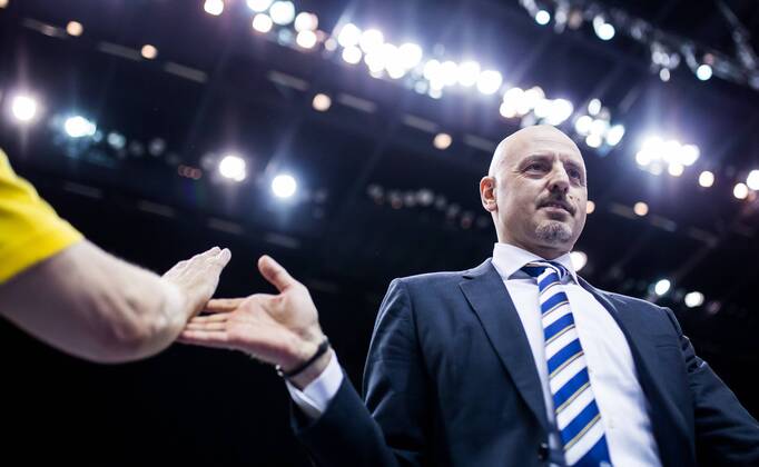 Berlin, Deutschland, 15.04.2015: Basketball BEKO BBL Bundesliga Saison 2014 2015 - ALBA Berlin - Phoenix Hagen. Trainer Sasa Obradovic (Alba)