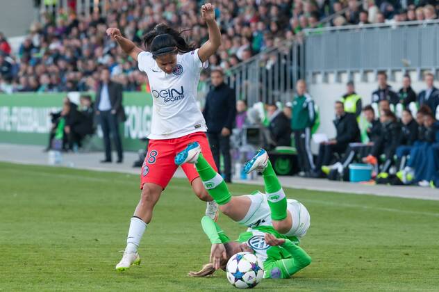 v.li.: Shirley Cruz Trana (Paris Saint-Germain) im Zweikampf mit Isabel Kerschowski (VfL Wolfsburg), Fussball, UEFA Women s Champions League, VfL Wolfsburg - Paris Saint-Germain, xobx
