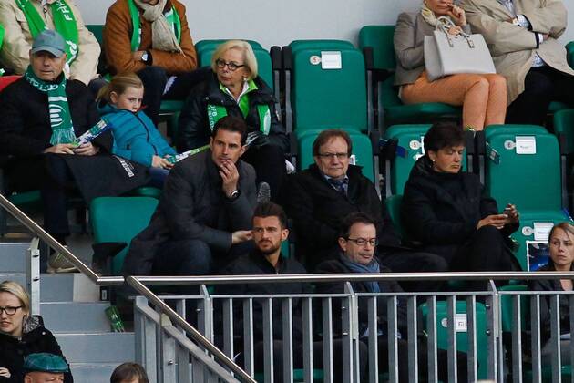 Trainer Ralf Kellermann (VfL Wolfsburg) muss auf die Tribuehne - Champions League Halbfinale Damen Saison 2014-2015 VfL Wolfsburg vs. Paris Saint Germain im AOK Stadion in Wolfsburg - Deutschland, Fussball, Mann,18.04.2015