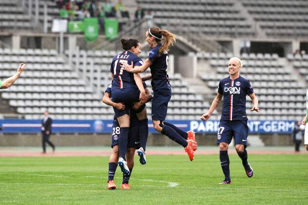 Aktuell Frauenfußball, Champions League, Halbfinale, Paris St. Germain - VfL Wolfsburg EQUIPE DE FOOTBALL FEMININ DU PSG - Kosovare Asllani (psg) - AURELIE KACI (psg) - Caroline Seger (psg) - JOIE FOOTBALL FEMININ : Psg vs Wolfsburg - Ligue des Champions - 26 04 2015 FEP Panoramic 