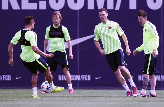 Aktuell Fußball, Champions League, Training FC Barcelona BARCELONA -05 mayo- ESPANA: Lionel Messi, Ivan Rakitic y Thomas Vermaelen en el entrenamiento previo al partido de Liga de Campeones contra el Bayern Munich el 05 de mayo del 2015. 