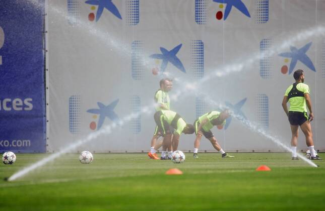 May 5, 2015 - Barcelona, Spain - BARCELONA -may 05- SPAIN: Andres Iniesta in the training of FC Barcelona Barca before the Champions League match against Bayern Munic, on may 05, 2015. Photo: Joan Valls Urbanandsport Nurphoto Barcelona Training and press conference PK Pressekonferenz  - ZUMAn230