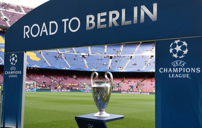FUSSBALL CHAMPIONS LEAGUE SAISON 2014 2015 HALBFINAL HINSPIEL FC Barcelona Barca - FC Bayern Muenchen 06.05.2015 CHL Pokal im Stadion Nou Camp 