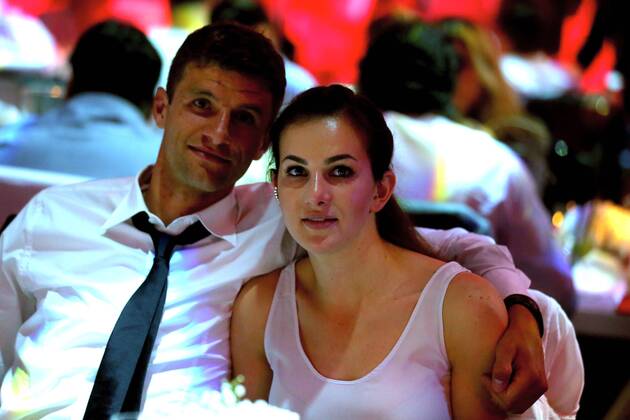 Thomas MUELLER (MÜLLER,Bayern Muencheni) mit Ehefrau Lisa. FC Bayern Muenchen Meisterfeier im Postpalast,Champions Dinner. Fussball FC Bayern Muenchen-FSV Mainz 05 2-0. Deutscher Meister. Fussball,Liga 1,1. Bundesliga,Spieltag34,34.Spieltag am 23.05.2015. A L L I A N Z A R E N A.