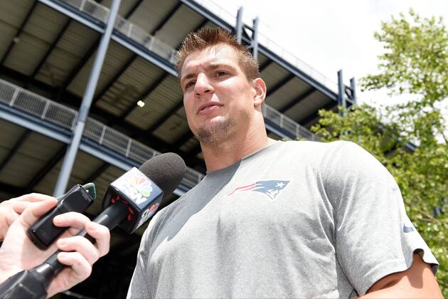 May 29, 2015 - Foxborough, Mass. - New England Patriots tight end Rob Gronkowski (87) answers question from the media at the team s organized activities at Gillette Stadium in Foxborough Mass. Eric Canha CSM NFL American Football Herren USA 2015: Patriots Organized Team Activity MAY 29 - ZUMAc04_