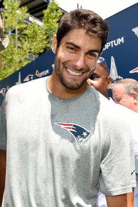 May 29, 2015 - Foxborough, Mass. - New England Patriots quarterback Jimmy Garoppolo (10) leaves the media area after answering question at the team s organized activities at Gillette Stadium in Foxborough Mass. Eric Canha CSM NFL American Football Herren USA 2015: Patriots Organized Team Activity MAY 29 - ZUMAc04_