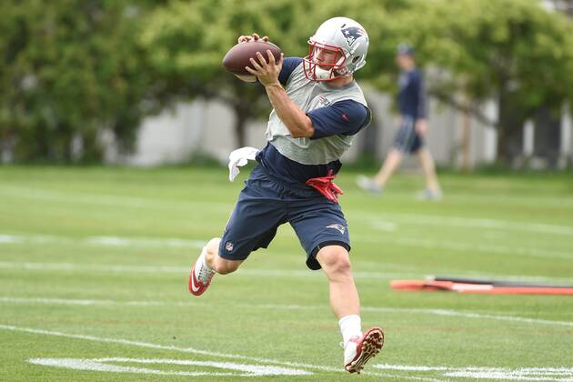 May 29, 2015 - Foxborough, Mass. - New England Patriots wide receiver Julian Edelman (11) makes a catch during the team s organized activities at Gillette Stadium in Foxborough Mass. Eric Canha CSM NFL American Football Herren USA 2015: Patriots Organized Team Activity MAY 29 - ZUMAc04_