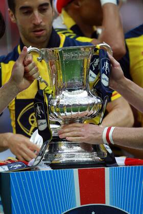 The FA Cup Final - Arsenal v Aston Villa . . London, UK . . 30.05.2015 Arsenal players get their hands on the FA Cup.