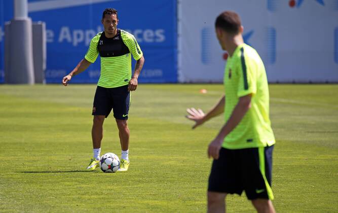 BARCELONA -june 02- SPAIN: Adriano in the training before the Champions League final between Juventus. 