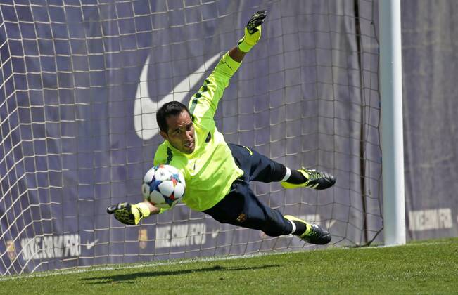 BARCELONA -june 02- SPAIN: Claudio Bravo in the training before the Champions League final between Juventus. 