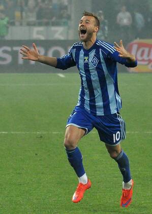 Aktuell Fußball, Ukraine, Pokalfinale, Dynamo Kiew - FC Shaktar Donetsk June 4, 2015 - Kiev, Ukraine - Andriy Yarmolenko Dynamo, celebrates his victory over FC Dynamo Kiev FC Shakhtar Donetsk in the Ukrainian Cup final at the Olympic Stadium in Kiev, Ukraine on June 04, 2015 Dynamo Kiev won at Shakhtar Donetsk in the Ukrainian Cup - ZUMAn230