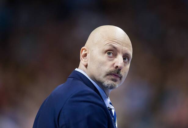 Berlin, Deutschland, 04.06.2015: BEKO BBL Playoff Halbfinale Spiel 5 Saison 2014 2015 - ALBA Berlin - FC Bayern Muenchen München. Trainer Sasa Obradovic (Alba)