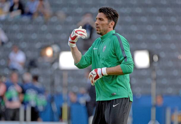 05.06.2015, xjhx, Fussball Champions League, Juventus Turin - FC Barcelona Barca Mediaday, v.l. Gianluigi Buffon (Juventus Turin) gibt Anweisungen, gestikuliert, mit den Armen gestikulieren gives instructions, gesticulate.