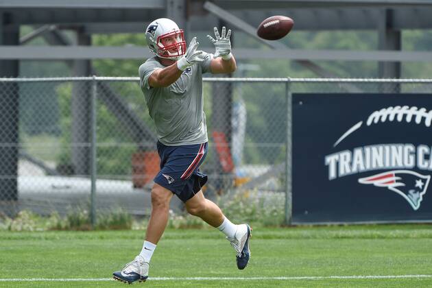 June 11, 2015 - Foxborough, Massachusetts, U.S. - New England Patriots tight end Rob Gronkowski (87) makes a catch during the organized team activities held on the practice fields at Gillette Stadium in Foxborough Massachusetts. Eric Canha CSM NFL American Football Herren USA 2015: Patriots OTA JUN 11 - ZUMAc04_