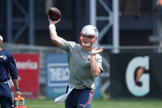 June 11, 2015 - Foxborough, Massachusetts, U.S. - New England Patriots backup quarterback Garrett Gilbert (8) throws a pass during the organized team activities held on the practice fields at Gillette Stadium in Foxborough Massachusetts. Eric Canha CSM NFL American Football Herren USA 2015: Patriots OTA JUN 11 - ZUMAc04_