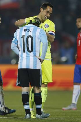Football, Chile v Argentina. Copa America 2015 . Chile s player Claudio Bravo, embraced to Lionel Messi after the end game against Argentina for finals of the 2015 Copa America at Nacional stadium. Santiago, Chile. 04 07 2015 Marcelo Hernandez Photosport Chile v Argentina, Copa America 2015. 