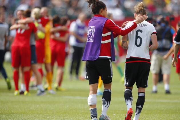 Simone Laudehr (GER), JULY 4, 2015 - Football Soccer : Simone Laudehr action after game during the FIFA Women s World Cup Canada 2015 third place match between Germany 0-1 England at Commonwealth Stadium in Edmonton, Canada. NOxTHIRDxPARTYxSALES.  (qdwa041746)