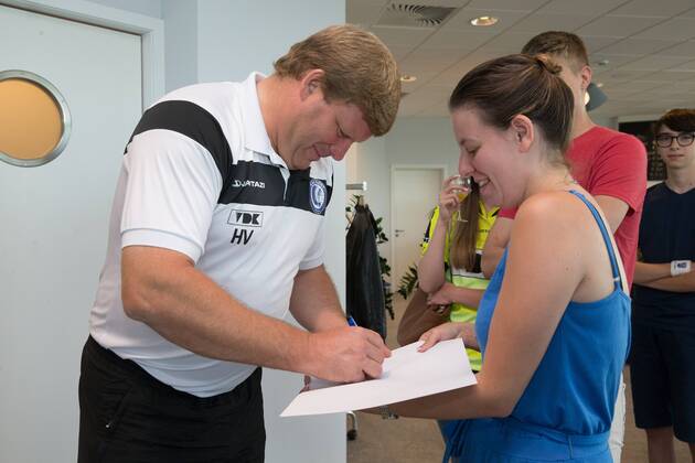 - GENT, BELGIUM: Gent s head coach Hein Vanhaezebrouck signs autographes during the fan day of Belgian first league soccer team KAA Gent, Saturday 11 July 2015, in Gent. KURTxDESPLENTER x04662144x