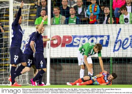July 21, 2015 - Vilnius, Litauen - 150721 Malmö FFs malvakt Zlatan Azinovic skadad - UEFA Champions League Quali 2015 2016 - Zalgiris Vilnius vs Malmö FF - kod LT 35107 News - July 21, 2015  - ZUMAb138