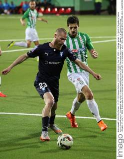 (150722) -- VILNIUS, July 22, 2015 -- Jo Inge Berget (L, front) of Sweden s Malmo breaks through during the second leg match of second qualifying round of UEFA Champions League aginst Lithuania s Zalgiris in Vilnius, Lithuania on July 21, 2015. Malmo won 1-0 and advanced to the next round with 1-0 in aggregate. )(wll) (SP)LITHUANIA-VILNIUS-SOCCER-UEFA CHAMPIONS LEAGUE-QUALIFYING ROUND 2-MALMO VS ZALGIRIS BuxPeng 