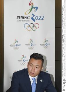 KUALA LUMPUR, MALAYSIA - JULY 27: (CHINA OUT) Hou Bin, Beijing 2022 Ambassador, former Paralympic High Jump Champion and the Beijing 2022 Olympic Winter games Winterspiele Spiele Summer games Bid Committee, attends Beijing Bid Committee Press Briefing at the Traders Hotel prior to the 128th IOC Session on July 27, 2015 in Kuala Lumpur, Malaysia.  CFP470873365 