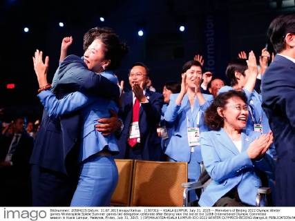 (150731) -- KUALA LUMPUR, July 31, 2015 -- Memebers of Beijing 2022 Olympic Winter games Winterspiele Spiele Summer games bid delegation celebrate after Beijing won the bid at the 128th International Olympic Committee session in Kuala Lumpur, Malaysia, Friday, July 31, 2015. ) (SP)MALAYSIA-KUALA LUMPUR-IOC-2022 WINTER OLYMPICS-BEIJING WangxLili 
