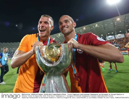 Turkey Supercup match between Galatasaray and Bursaspor at Osmanli Stadium in Ankara, Turkey on August 08, 2015. Final Score : Galatasaray 1 - Bursaspor 0 Pictured: Galatasaray s players celebrates their Turkish SuperCup championship at the Osmanli Stadium in Ankara on August 08, 2015. Lukas Podolski (L) and Wesley Sneijder (R) with Trophy. 