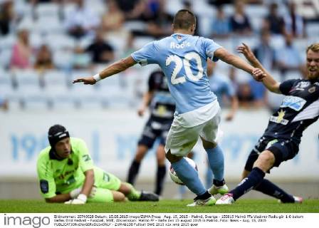 Aug. 15, 2015 - Malmö, Sverige - 150815 Malmö FFs Vladimir Rodic gör 1-0 bakom Gefles Emil Hedvall - Fussball, SWE, Allsvenskan: Malmö FF - Gefle den 15 august 2015 in Malmö..Foto: News - Aug. 15, 2015  - ZUMAb138