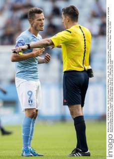 Aug. 15, 2015 - Malmö Sverige - 150815 Malmö FFs Markus Rosenberg är irriterade pa domare Bojan Pandzic - Fussball, SWE, Allsvenskan: Malmö FF - Gefle den 15 august 2015 in Malmö..Foto: News - Aug. 15, 2015  - ZUMAb138