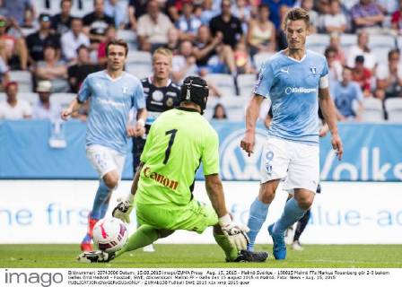 Aug. 15, 2015 - Malmö Sverige - 150815 Malmö FFs Markus Rosenberg gör 2-0 bakom Gefles Emil Hedvall - Fussball, SWE, Allsvenskan: Malmö FF - Gefle den 15 august 2015 in Malmö..Foto: News - Aug. 15, 2015  - ZUMAb138