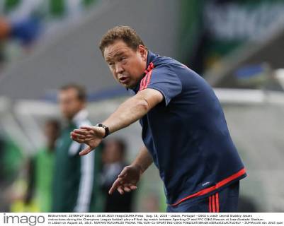 Aug. 18, 2015 - Lisbon, Portugal - CSKA s coach Leonid Slutskiy issues instructions during the Champions League football play-off first leg match between Sporting CP and PFC CSKA Moscow at Jose Alvalade Stadium in Lisbon on August 18, 2015. NURPHOTO CARLOS PALMA. FBL-EUR-C1-SPORTING-CSKA  - ZUMAn230