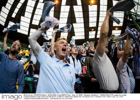 Aug. 19, 2015 - Glasgow, Skottland - 150819 Malmö FFs supportrar under fotbollsmatchen mellan Celtic och Malmö FF i kvalet till Champions League den 19 augusti 2015 i Glasgow..Foto: News - Aug. 19, 2015 - ZUMAb138