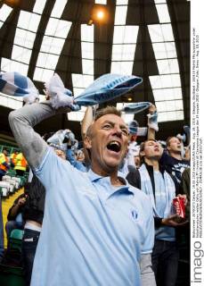 Aug. 19, 2015 - Glasgow, Skottland - 150819 Malmö FFs supportrar under fotbollsmatchen mellan Celtic och Malmö FF i kvalet till Champions League den 19 augusti 2015 i Glasgow..Foto: News - Aug. 19, 2015 - ZUMAb138
