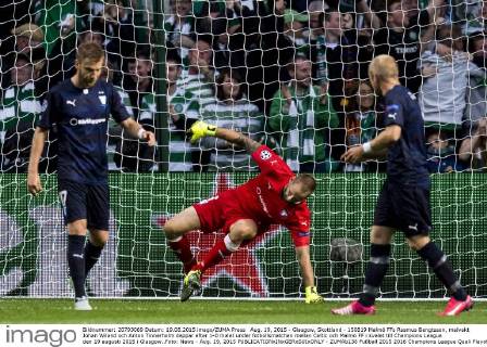 Aug. 19, 2015 - Glasgow, Skottland - 150819 Malmö FFs Rasmus Bengtsson, malvakt Johan Wiland och Anton Tinnerholm deppar efter 1-0 malet under fotbollsmatchen mellan Celtic och Malmö FF i kvalet till Champions League den 19 augusti 2015 i Glasgow..Foto: News - Aug. 19, 2015 - ZUMAb138