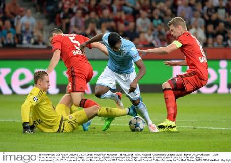 26.08.2015, xjhx, Fussball Champions League Quali, Bayer 04 Leverkusen - Lazio Rom, emspor, v.l. Bernd Leno (Bayer Leverkusen), Kyriakos Papadopoulos (Bayer Leverkusen), Keita (Lazio Rom), Lars Bender (Bayer Leverkusen)