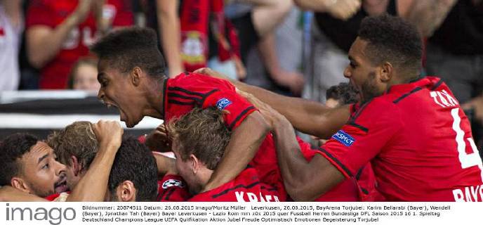 Leverkusen, 26.08.2015, BayArena Torjubel: Karim Bellarabi (Bayer), Wendell (Bayer), Jpnathan Tah (Bayer) Bayer Leverkusen - Lazio Rom mm
