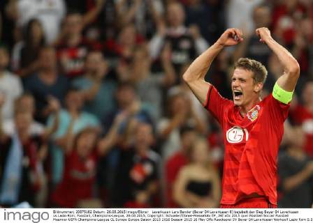 Leverkusen Lars Bender (Bayer 04 Leverkusen 8) bejubelt den Sieg Bayer 04 Leverkusen vs Lazio Rom, Fussball, Champions-League, 26.08.2015, Copyright: Schueler Eibner-Pressefoto EP_JSE